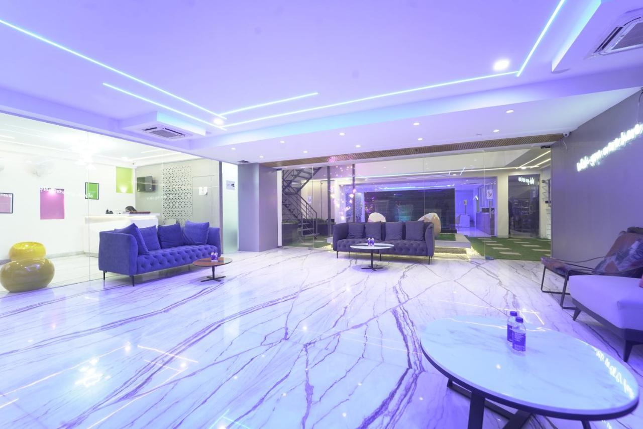 Vaabi Saabi Hotel Гургаон Екстериор снимка