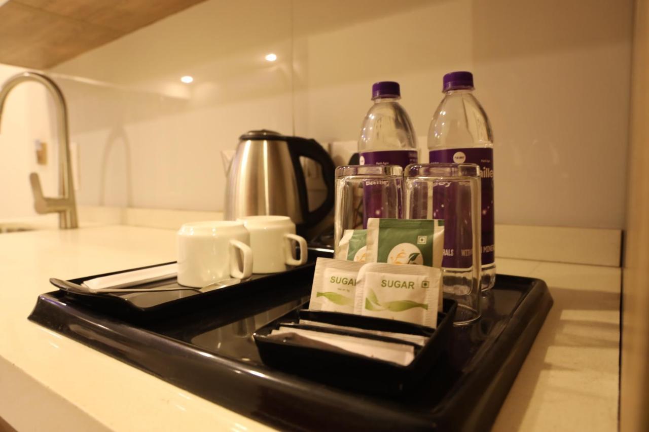 Vaabi Saabi Hotel Гургаон Екстериор снимка