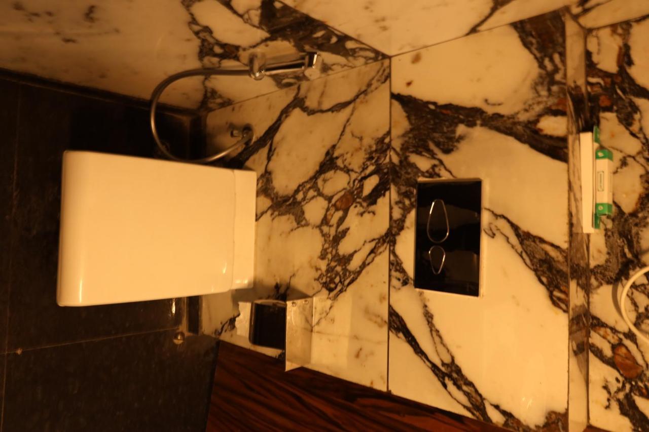 Vaabi Saabi Hotel Гургаон Екстериор снимка