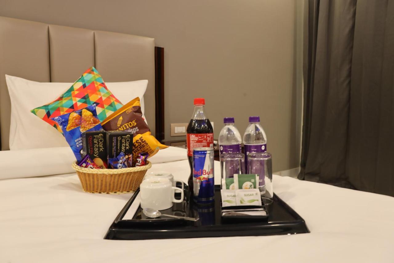 Vaabi Saabi Hotel Гургаон Екстериор снимка