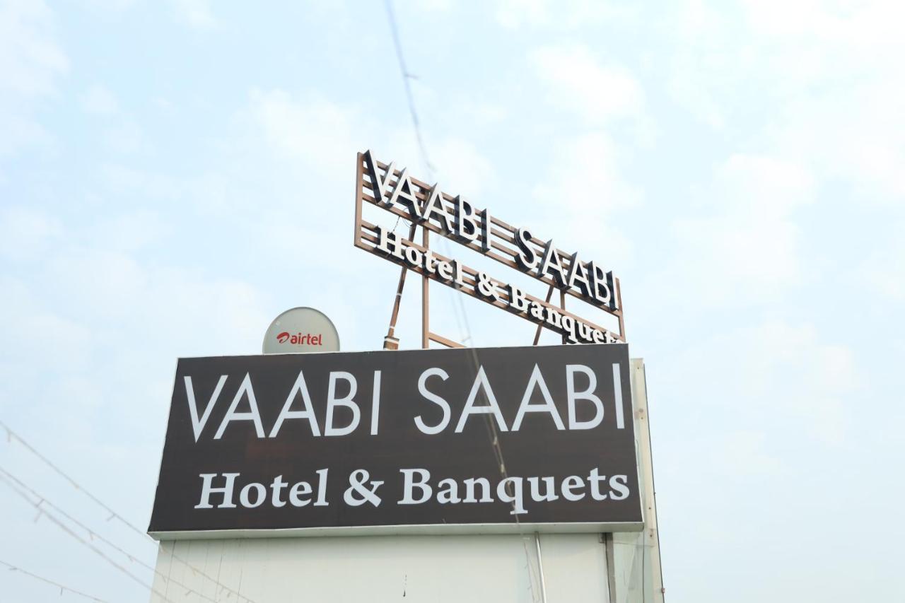 Vaabi Saabi Hotel Гургаон Екстериор снимка
