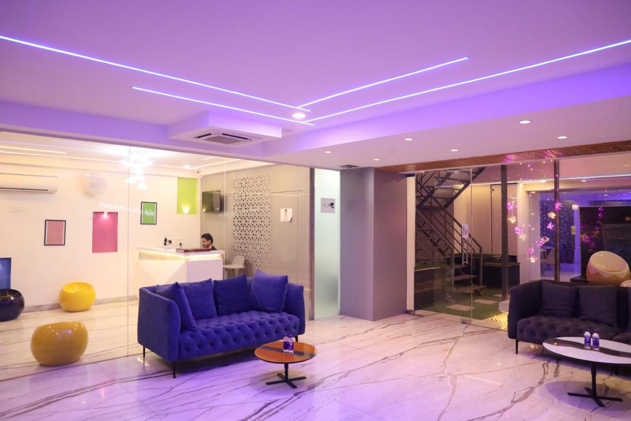 Vaabi Saabi Hotel Гургаон Екстериор снимка